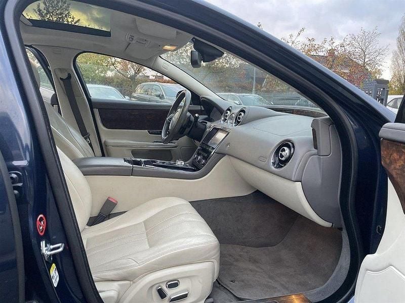 Gebraucht Jaguar XJ Premium Luxury 275 PS (202 kW) 2011 Blau Limousine