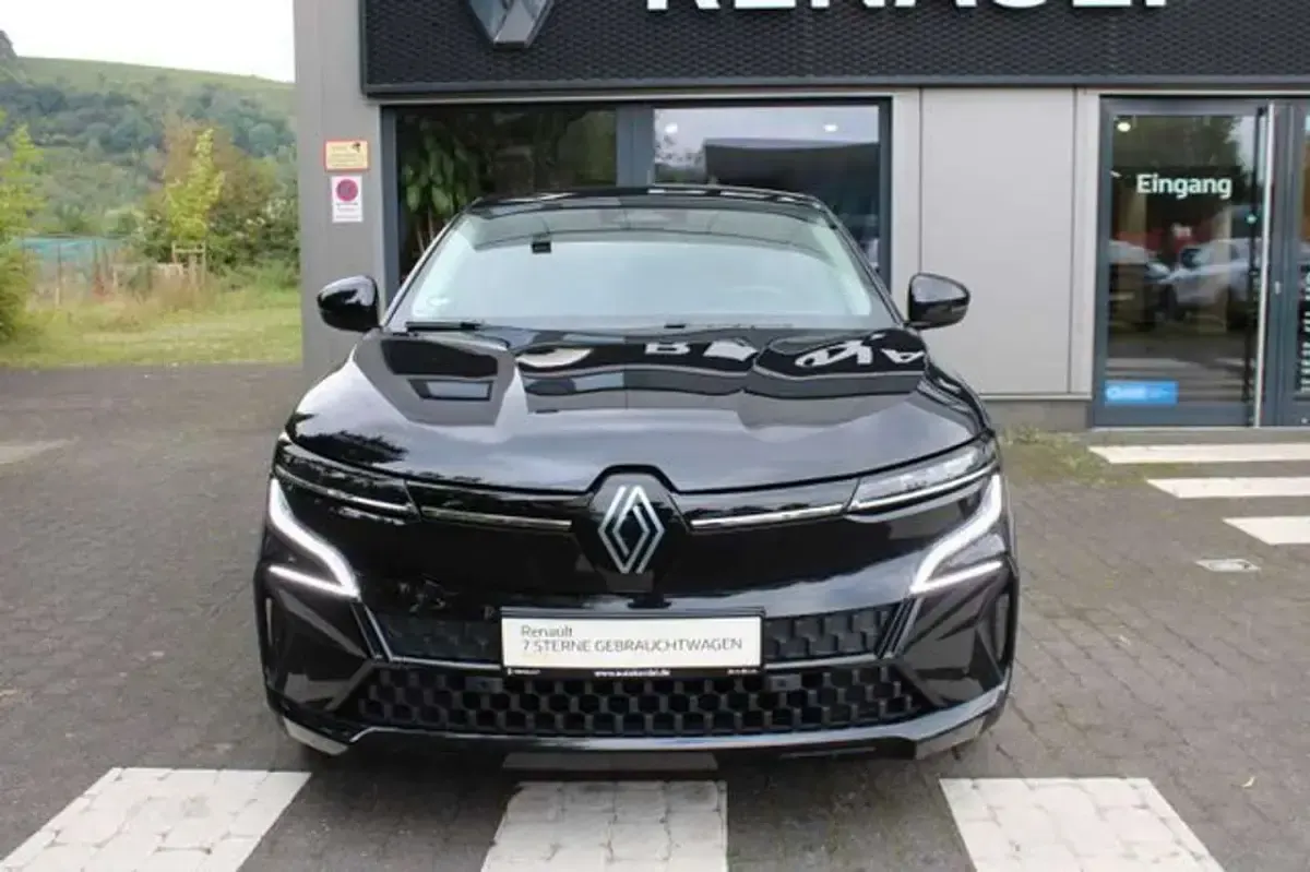 Gebraucht Renault Megane E-Tech Evolution 160 kW (218 PS) 2023 Black pearl schwarz Limousine