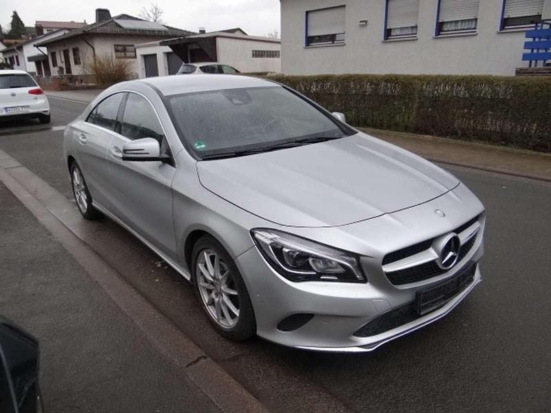 Silber Gebraucht 2015 Mercedes CLA180 Limousine | 15.700 € (Fairer Preis) - Bild 1/4