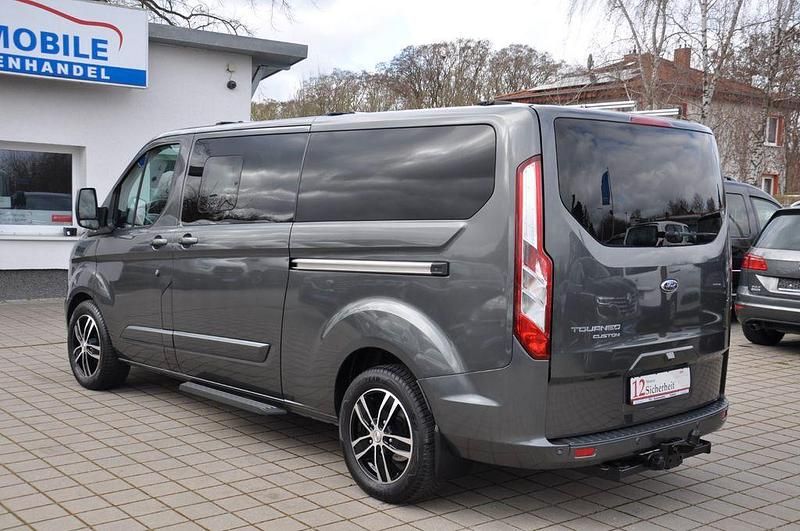 Gebraucht Ford Tourneo Titanium 131 PS (96 kW) 2017 Grau Van / Kleinbus