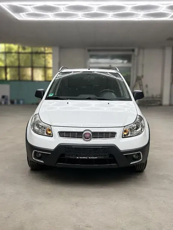 Gebraucht Fiat Sedici Dynamic 120 PS (88 kW) 2011 Weiß SUV