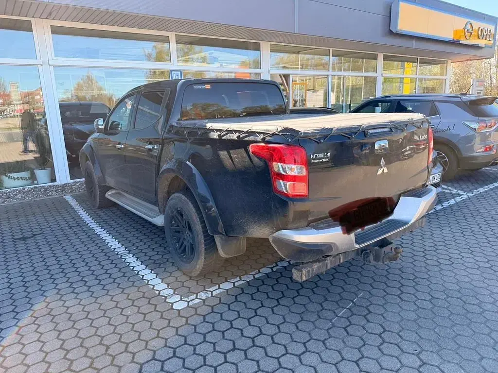 Gebraucht Mitsubishi L200 Edition 181 PS (133 kW) 2018 Schwarz Pickup