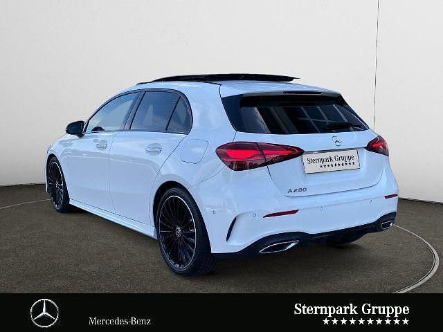 Gebraucht Mercedes A200 AMG 163 PS (119 kW) 2023 Unilack polarweiß Limousine