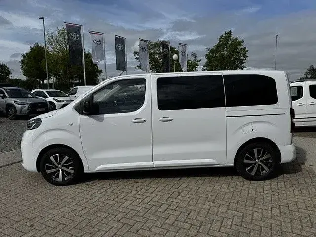 Gebraucht Toyota Proace Verso 177 PS (130 kW) 2025 Ice white Kombi