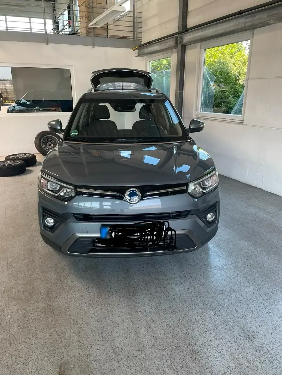 Gebraucht SsangYong Tivoli 163 PS (119 kW) 2022 Silber SUV