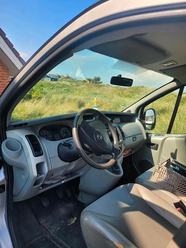 Gebraucht Opel Vivaro 95 PS (69 kW) 2007 Silber Van / Kleinbus