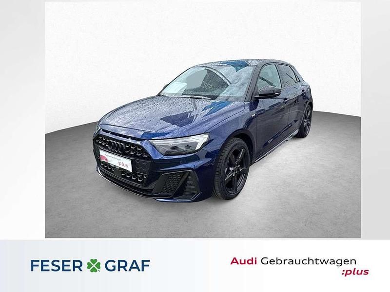 Navarrablau metallic mythosschwarz metallic Gebraucht 2024 Audi A1 Sportback S-Line Kleinwagen | 28.890 € (Teuer) - Bild 1/4