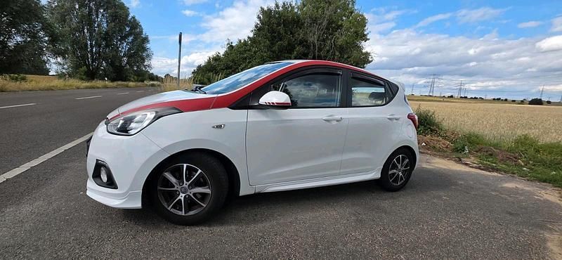 Weiß Gebraucht 2015 Hyundai i10 Sport Kleinwagen | 6.900 € (Guter Preis) - Bild 1/4