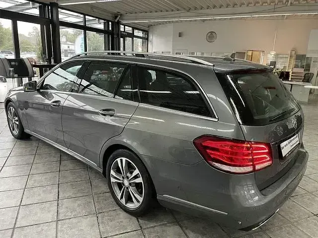 Gebraucht Mercedes E200 Avantgarde 136 PS (100 kW) 2016 Grau Kombi