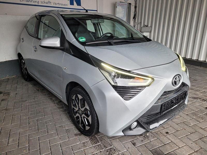 Gebraucht Toyota Aygo X-play 72 PS (52 kW) 2021 Silber Kleinwagen
