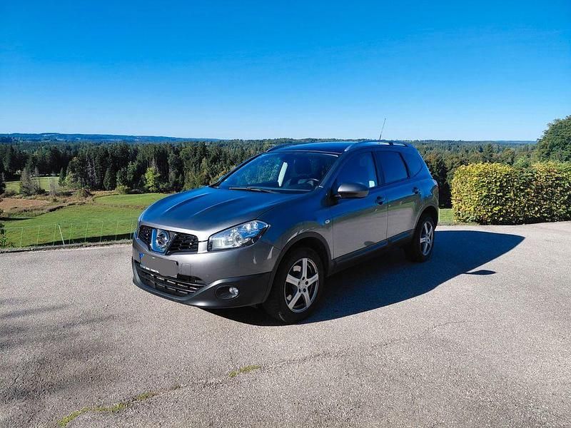 Grau Gebraucht 2013 Nissan Qashqai +2 Acenta SUV | 8.900 € (Fairer Preis) - Bild 1/4