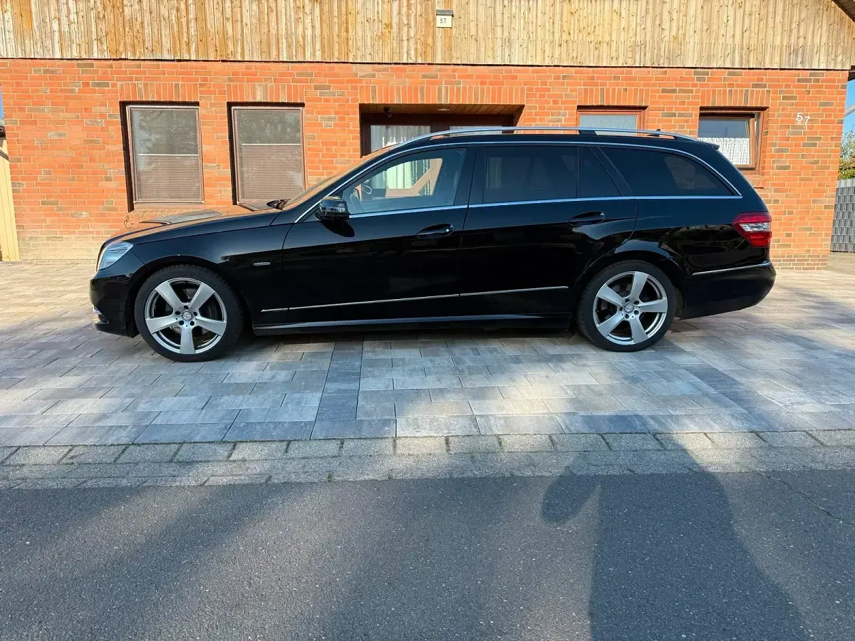 Gebraucht Mercedes E250 204 PS (150 kW) 2011 Schwarz Kombi