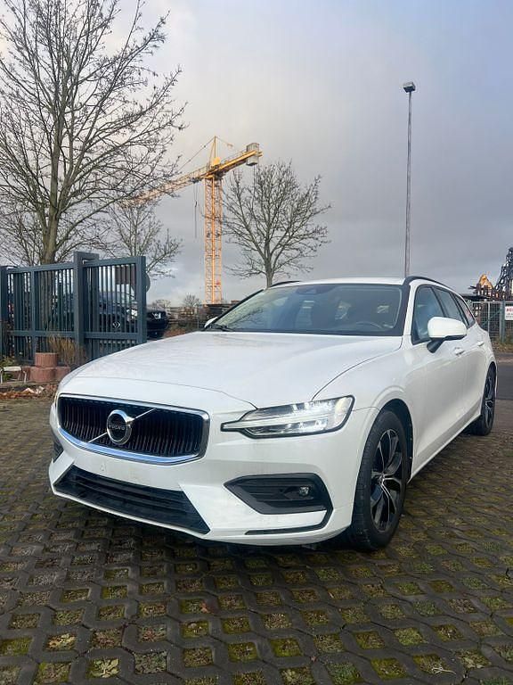 Weiß Gebraucht 2019 Volvo V60 Kombi | 13.900 € (Guter Preis) - Bild 1/4