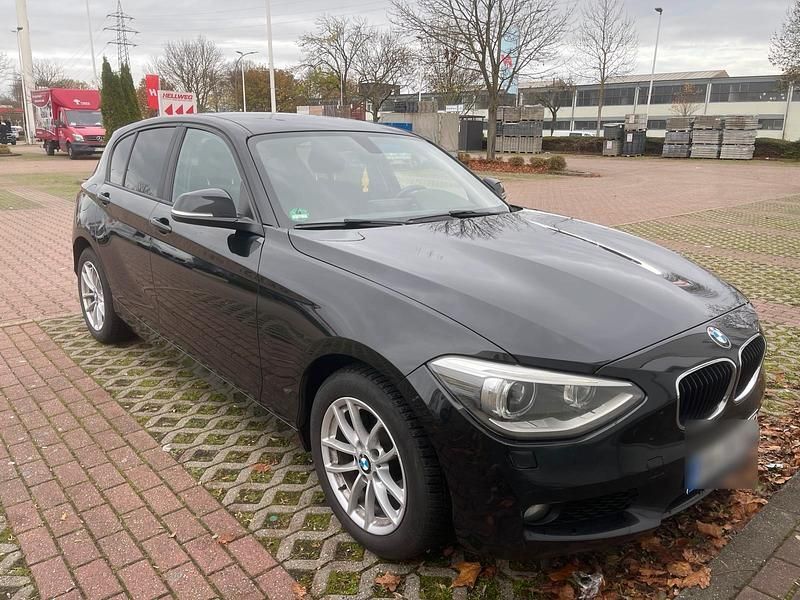 Schwarz Gebraucht 2013 BMW 116 Efficient Dynamics Kleinwagen | 8.400 € - Bild 1/4