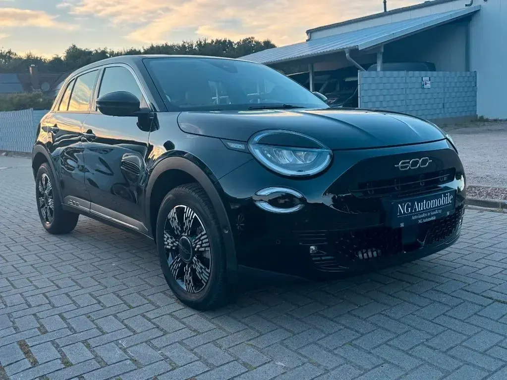 Gebraucht Fiat 600 Style 101 PS (74 kW) 2024 Schwarz SUV
