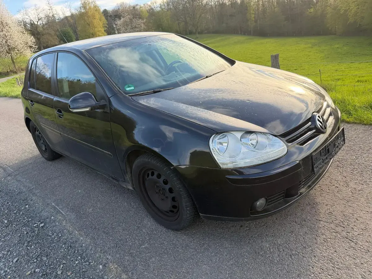 Second-hand VW Golf V 101 CP (74 kW) 2007 Negru Berlinǎ