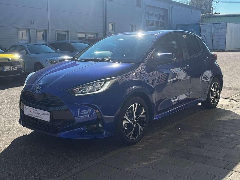 Juniper blue Neu 2025 Toyota Yaris Hybrid Comfort Kleinwagen | 28.990 € (Teuer) - Bild 1/4