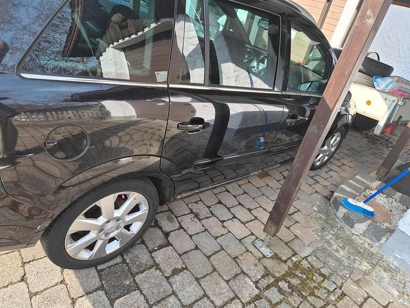 Gebraucht Opel Zafira 140 PS (102 kW) 2008 Schwarz Van / Kleinbus