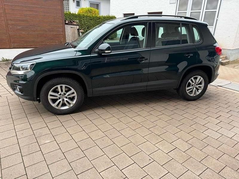 Grün Gebraucht 2011 VW Tiguan Track & Field SUV | 10.000 € (Etwas zu teuer) - Bild 1/4