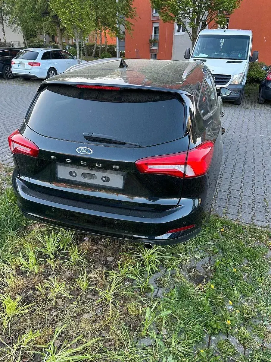 Gebraucht Ford Focus Titanium 120 PS (88 kW) 2021 Grau Kombi