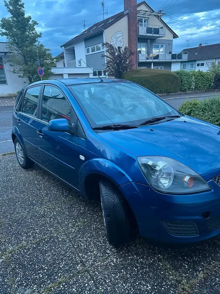 Gebraucht Ford Fiesta 101 PS (74 kW) 2007 Blau Kleinwagen