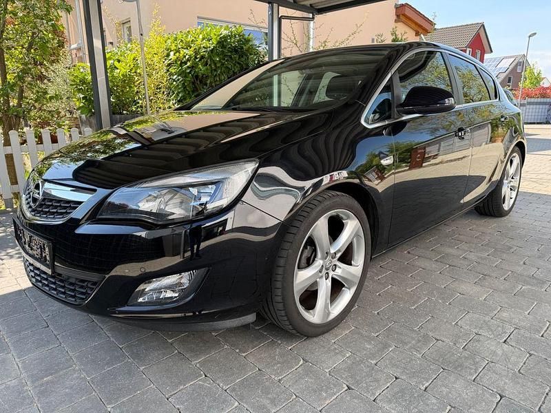 Gebraucht Opel Astra Design Edition 140 PS (102 kW) 2010 Schwarz Limousine