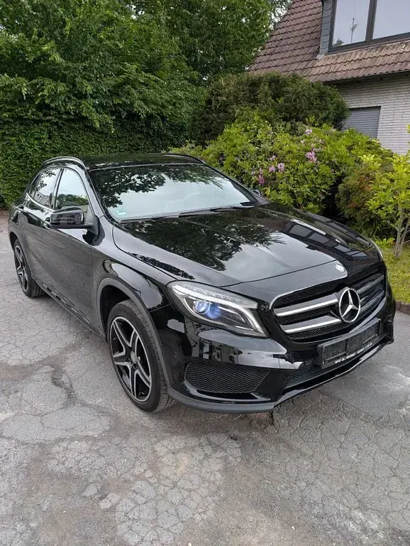 Gebraucht Mercedes GLA180 StreetStyle 122 PS (89 kW) 2016 Schwarz SUV