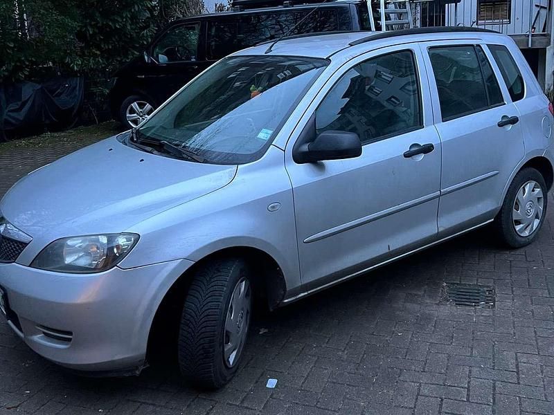 Silber Gebraucht 2003 Mazda 2 Comfort Limousine | 800 € (Superpreis) - Bild 1/4