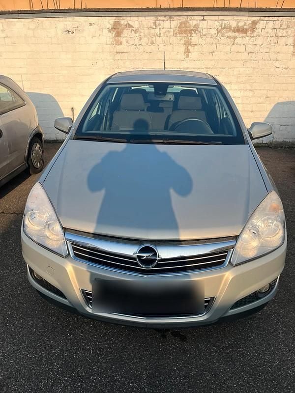 Gebraucht Opel Astra 105 PS (77 kW) 2007 Grau Limousine