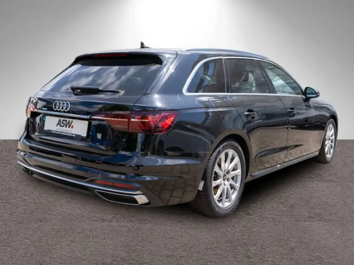 Gebraucht Audi A4 Advanced Plus 204 PS (150 kW) 2024 Mythosschwarz metallic Kombi