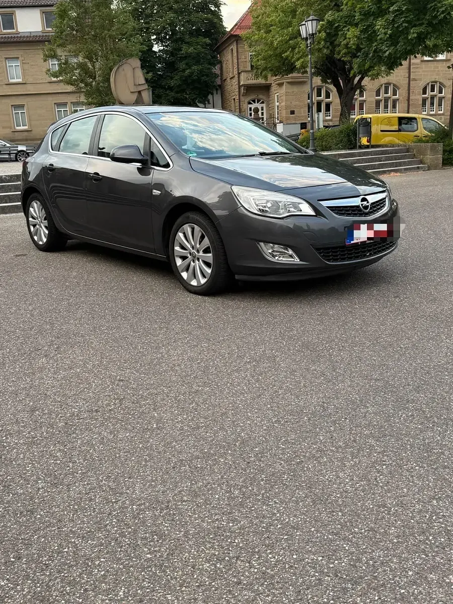 Gebraucht Opel Astra 140 PS (102 kW) 2012 Grau Kleinwagen