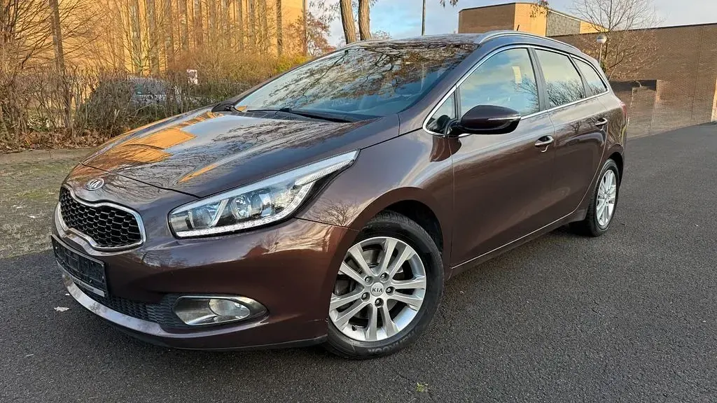 Gebraucht Kia Ceed Sportswagon Vision 128 PS (94 kW) 2014 Braun Kombi