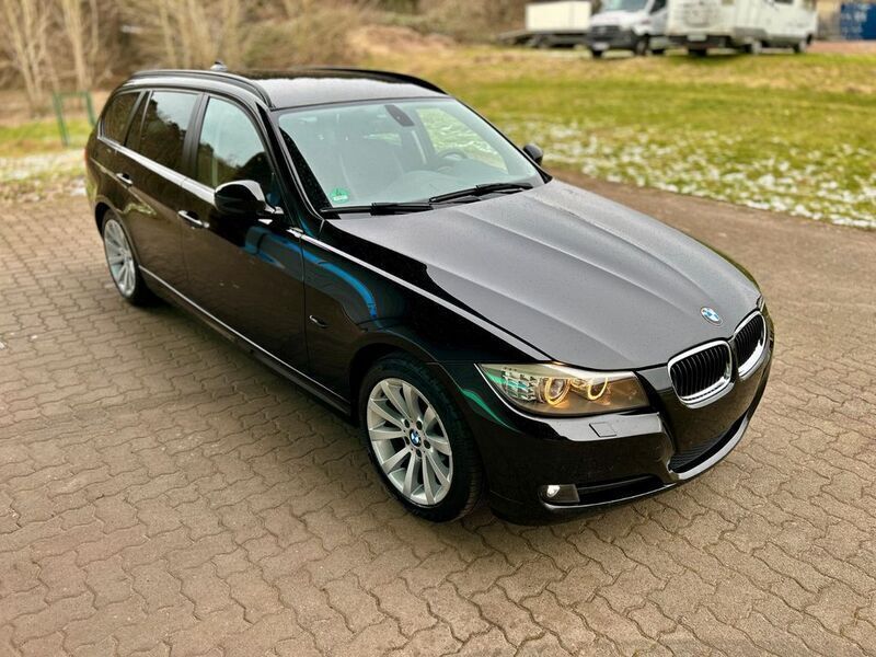 Schwarz Gebraucht 2011 BMW 320 Comfort Edition Kombi | 4.800 € (Guter Preis) - Bild 1/4