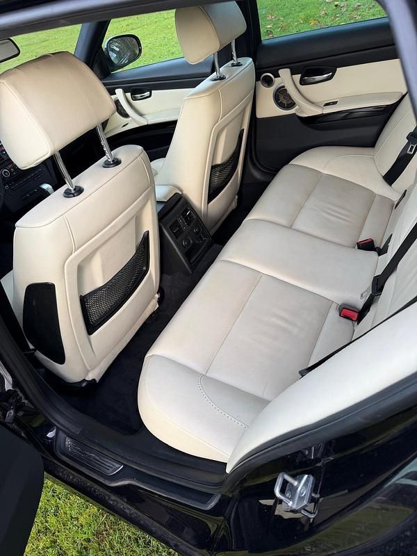 Gebraucht BMW 330 245 PS (180 kW) 2010 Schwarz Kombi