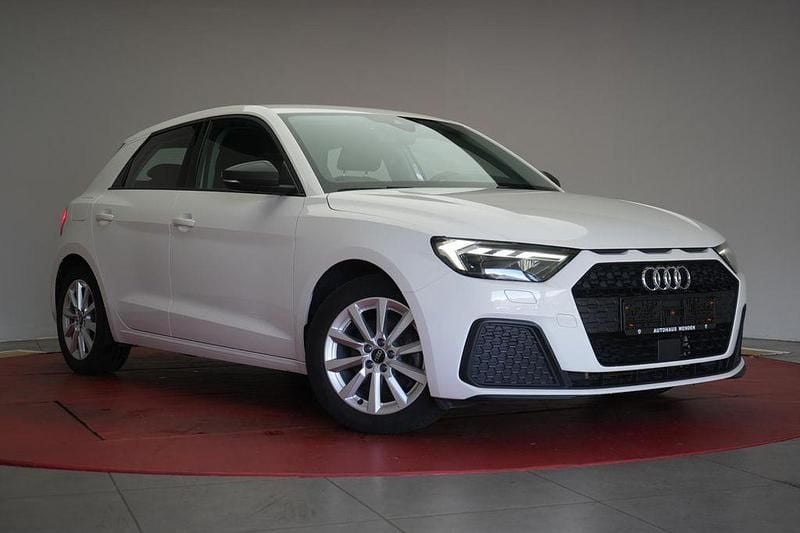 Weiß Gebraucht 2021 Audi A1 Sportback Comfort Kleinwagen | 16.990 € (Superpreis) - Bild 1/4