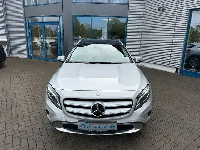 Usata Mercedes GLA200 156 CV (114 kW) 2017 Argento SUV