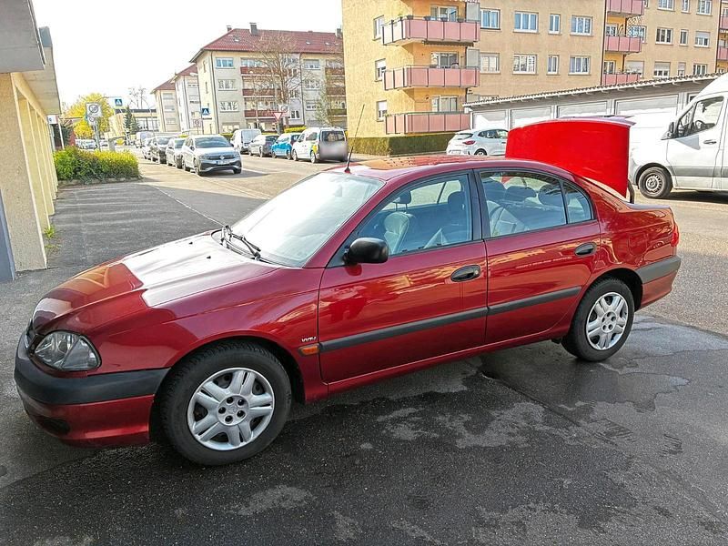 Gebraucht Toyota Avensis 2001 Rot Limousine