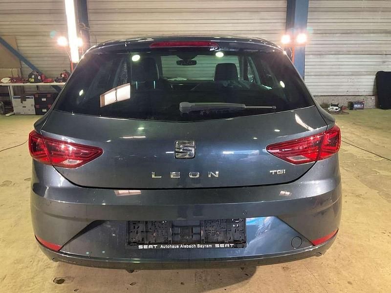 Grau Gebraucht 2019 Seat Leon XCELLENCE Limousine | 12.500 € - Bild 1/4