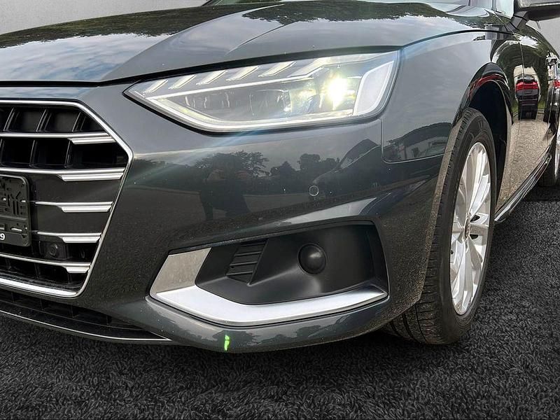 Gebraucht Audi A4 Advanced 163 PS (119 kW) 2022 Grau Kombi