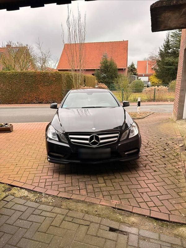Gebraucht Mercedes E200 AMG 184 PS (135 kW) 2012 Schwarz Coupé