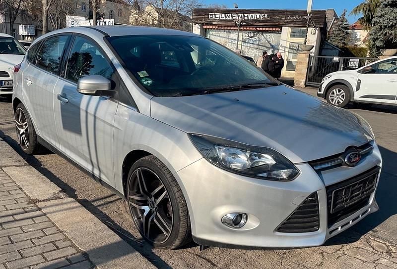Grau Gebraucht 2012 Ford Focus S Limousine | 2.999 € (Guter Preis) - Bild 1/4