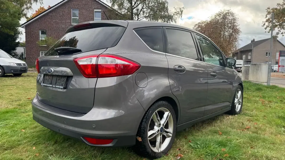Gebraucht Ford C-MAX Titanium 140 PS (102 kW) 2015 Braun Van / Kleinbus