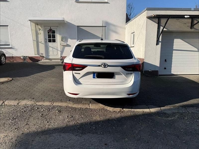 Gebraucht Toyota Avensis Edition-S 143 PS (105 kW) 2016 Weiß Kombi