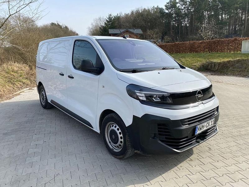 Gebraucht Opel Vivaro 120 PS (88 kW) 2024 Weiß Van / Kleinbus