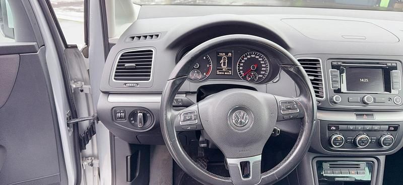 Gebraucht VW Sharan 140 PS (102 kW) 2015 Silber Van / Kleinbus