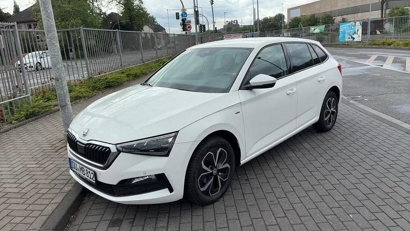 Weiß Gebraucht 2021 Skoda Scala Drive Kleinwagen | 10.700 € (Superpreis) - Bild 1/4