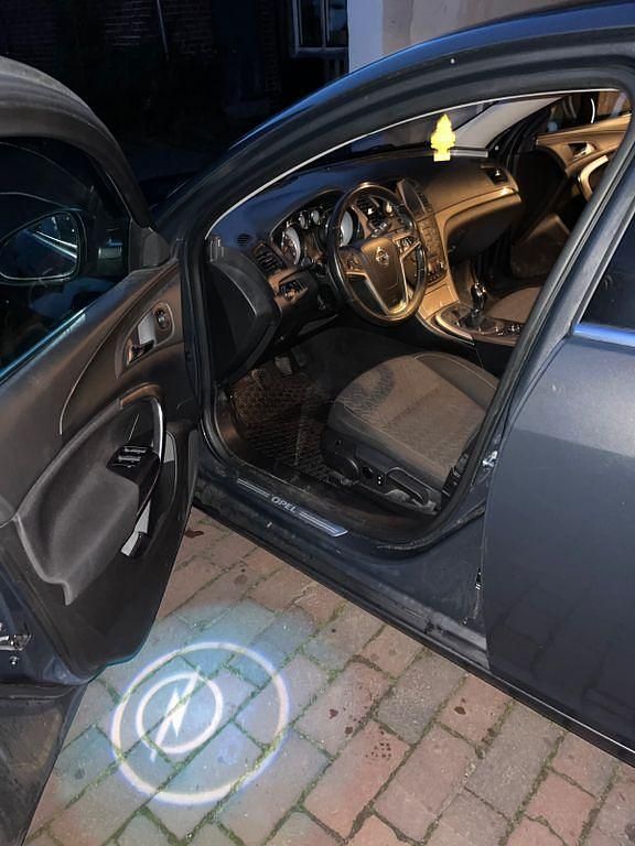 Gebraucht Opel Insignia Edition 131 PS (96 kW) 2013 Grau Limousine
