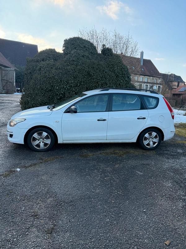 Gebraucht Hyundai i30 109 PS (80 kW) 2009 Weiß Kombi