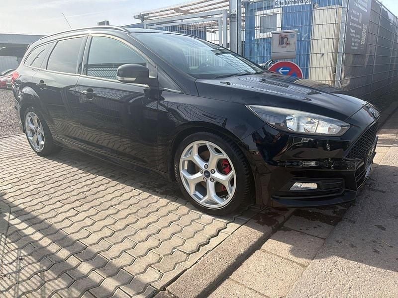Gebraucht Ford Focus ST 185 PS (136 kW) 2015 Schwarz Limousine