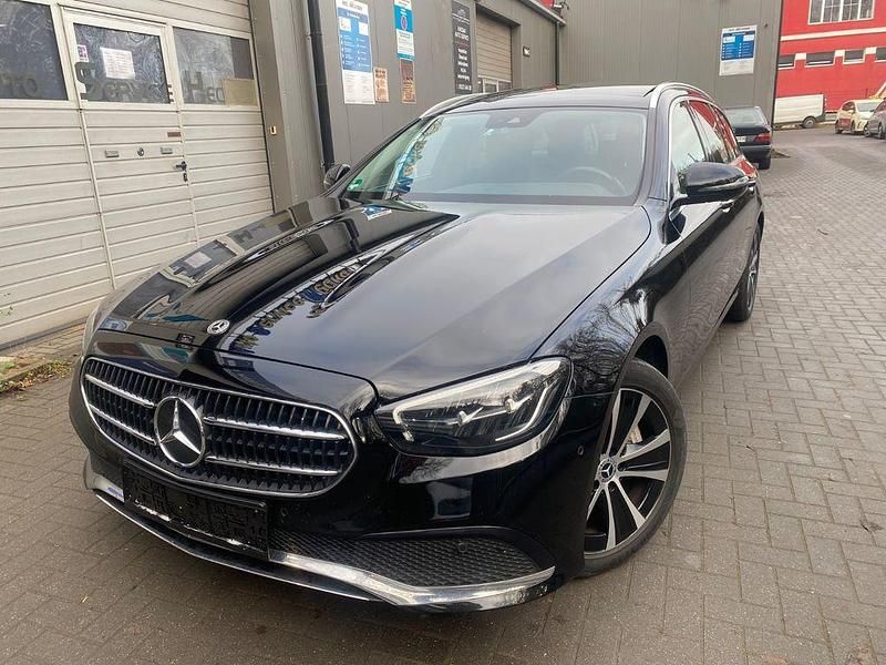 Gebraucht Mercedes E300 194 PS (142 kW) 2023 Schwarz Kombi